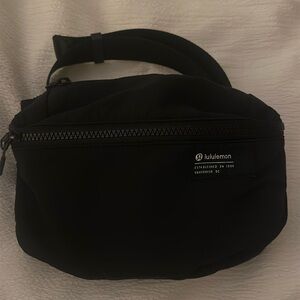 Lululemon clean lines belt bag 2L